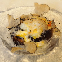 La Brianza - 4つのキノコと卵（ポルチーニ、ジロール茸、しいたけ、サマートリュフ）