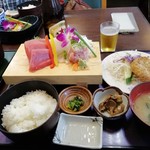 鮪一 - マグロ、ネギトロ、イカ刺身盛り合わせ定食