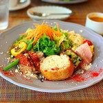 Cafe T - いろいろ乗ってるプレートランチ