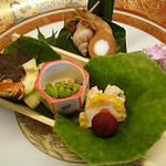 島津寿し - ●●予算相談おまかせ10,800円　①付出②造り③鍋風④小鉢⑤煮物⑥焼物⑦酢物⑧天ぷら⑨にぎり⑩椀物⑪デザート） 2019年06月