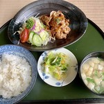 黄色いからす - 相方の「しょうがやき膳」も彩りが綺麗です♡