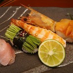 島津寿し - ●●予算相談おまかせ10,800円　①付出②造り③鍋風④小鉢⑤煮物⑥焼物⑦酢物⑧天ぷら⑨にぎり⑩椀物⑪デザート） 2019年06月