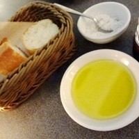 37 Steakhouse & Bar - パン＆オリーブオイル