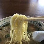 幸陽閣 - 麺は中太ストレートで柔らかめでした。