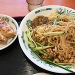 日高屋 - 餃子とガパオ汁なし麺