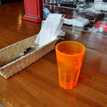 ジェービーカフェ - 最初に出てくるお水とナイフ、フォークなど