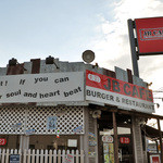 ジェービーカフェ - 別角度から見た店舗の外観