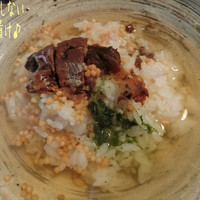 平野屋 - むしやしないの鮎茶漬け+志んこと抹茶セット(2300円)♪
                鮎茶漬けには筍や山菜の小鉢、香の物付き☆彡
                鮎茶漬けに乗ってるのは鮎の柔らかく煮込まれた佃煮みたいのなんだけど程よく塩が効いて美味しかった！