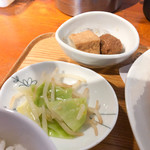 Teshigoto Shunsen Daidokoro Takanashi - ササミフライと黒豚メンチカツ（1,000円）
                        小鉢が２種。