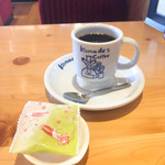 コメダ珈琲店 - ブレンドコーヒー（440円）
            コーヒーには、おつまみが付く。
