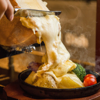 Raclette cheese from Hanabatake Farm melts right in front of your eyes ♬