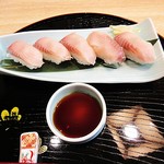 成駒家 - びわます寿司。
