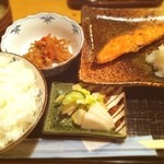 つか田 - 鮭定食 800円