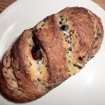 Boulangerie IMAMURA - さつまいもと黒豆のパン