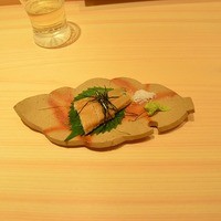 鮨 おとわ - つまみ。山葵もその場ですってくれます