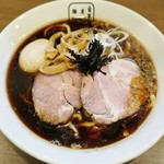 麺屋 翔 - 「東仙台ブラックラーメン(太麺)(普通)(600円)+味玉(100円)」です