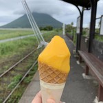 久太郎 - 【2019.5.14】開聞岳をバックにマンゴージェラート400円を食す‼️