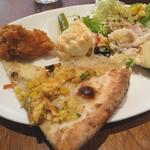 バイキング・　（アップ）ピザとサラダ