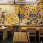 Giwom Morikou - クジャクの壁画が印象的