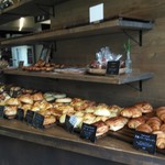 丘の上のパン屋 - 並んだパン達