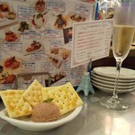 Popompette - ラ・ロスカ・ブリュット NV 赤ワイン風味のいちじくのクリームチーズディップ