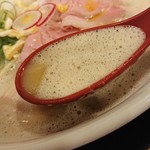 福島壱麺 - 「濃厚鯛塩ラーメン」のスープのアップ