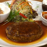 る・れーぶ - 料理写真:ハンバーグプレート 860円。
