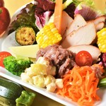 ル ブイヨン クスクス - スモークチキンと野菜のサラダ