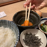 中華そば 勝本 - 卵まぜます。