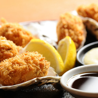 新鲜的海鲜生鱼片拼盘也很美味♪ 午餐请尽情享受所有的牡蛎！