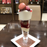 リンツ ショコラ カフェ - ショコラパフェ チェリー 1,780円（税込）