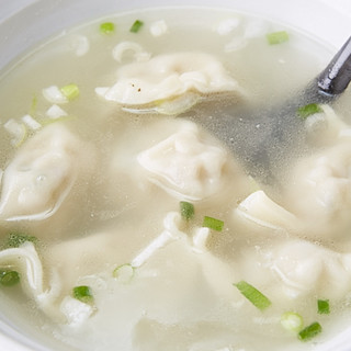 豊富なラインナップ。中でも「餃子全品盛合せ定食」は必食！