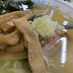 ラーメン 前田家 - にんにく入れれば旨さ3倍（笑）