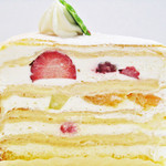 プティ・グラン - シャンティとカスタードが交互にサンド。5種ほどのフルーツがアクセント。