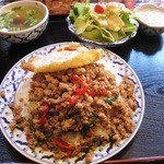 マイペンライ - パッカパオ￥８９５