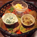 和や　てらさわ - いかの唐墨和え、原木なめこの霙和え、青菜白和え。