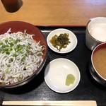 呑処おか吉 - シラス丼ランチ 500円