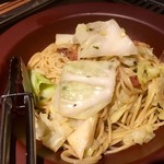 ＷＩＮＥ×鉄板料理 ば～る - 旨い‼︎ 生ハムとキャベツのペペロンチーニ♬