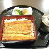 割烹蒲焼 横浜八十八 吉田町店 - お吸い物は肝吸いか赤だしが選べます。