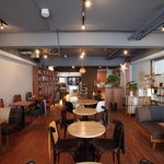 ワールドブックカフェ - 店内カフェスペース