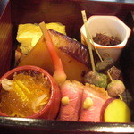 和や　てらさわ - 鴨ロースに牛肉の時雨煮、真魚鰹の西京焼に出汁巻き玉子に○十甘露煮。