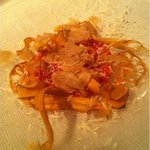 アーリア ディ タクボ - 但馬牛のタルタル、ゴボウとレンコンチップスと、白トリュフ、チーズ