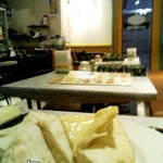 インド・ネパール料理 アビスカ 田無店 - 出来立てのチーズナン（＾＾）