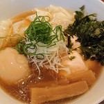 RAMEN GOTTSU - 冷し煮干そば＋味玉＋皮ワンタン