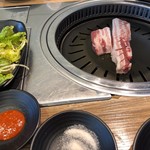 ヨプの王豚塩焼 熟成肉専門店 - 