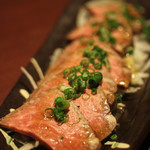 いか鮮本家 - A5黒毛ローストビーフの炙り寿司