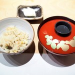 神楽坂 二三 - 食事：蕨と筍の炊き込みご飯　アラ汁　香物