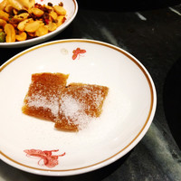 全聚徳 銀座店 - 北京ダックの皮と、砂糖。
                    揚げパンみたいなおいしさ。