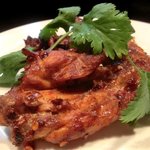 福建家庭料理 旬の香 - 「食べるラー油手羽焼き」：２つで280円というお手ごろ価格！辛そうで辛く無い、ラー油がウマ辛♪　