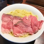 牛骨らーめん 牛王 - ローストビーフたっぷり！